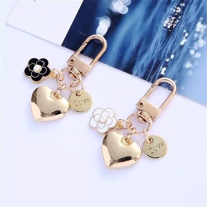 New Metal Heart Keychain Fashion Camellia Letters Round Pendant for Women Girls Headphone Case Accessorie Bag Trinket Party Gift New Metal Heart Keychain Fashion Camellia Letters Round Pendant for Women Girls Headphone Case Accessorie Bag Trinket Party Gift