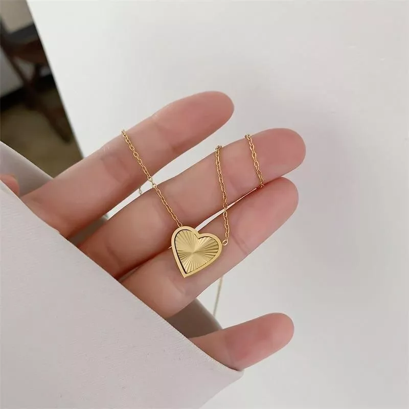 Vintage PVD 18k Gold Plated Stainless Steel Radial Geometric Heart Pendant Necklace for Women Waterproof Charm Collar Jewerlry Vintage PVD 18k Gold Plated Stainless Steel Radial Geometric Heart Pendant Necklace for Women Waterproof Charm Collar Jewerlry