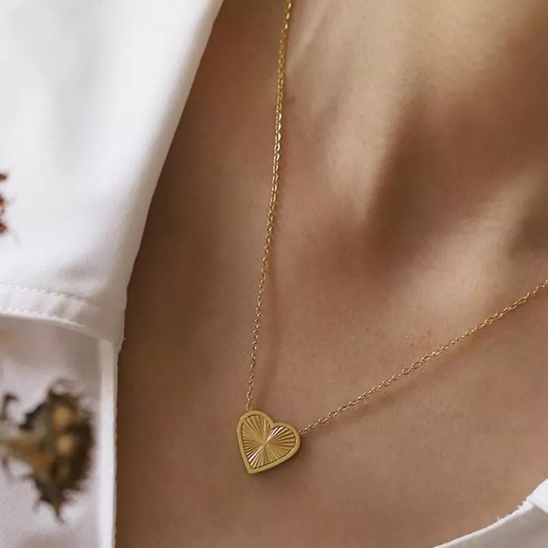 Vintage PVD 18k Gold Plated Stainless Steel Radial Geometric Heart Pendant Necklace for Women Waterproof Charm Collar Jewerlry Vintage PVD 18k Gold Plated Stainless Steel Radial Geometric Heart Pendant Necklace for Women Waterproof Charm Collar Jewerlry