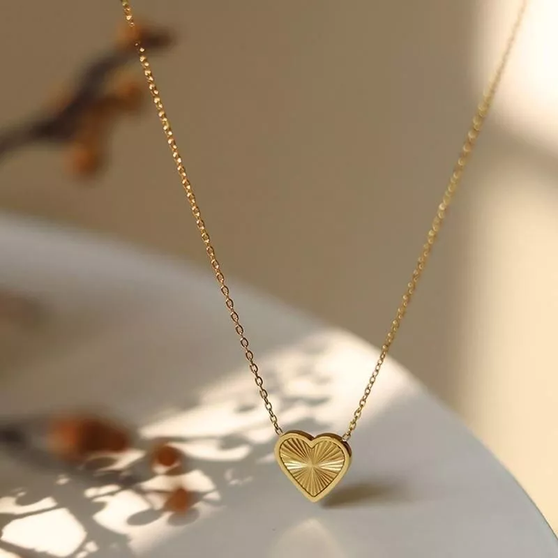 Vintage PVD 18k Gold Plated Stainless Steel Radial Geometric Heart Pendant Necklace for Women Waterproof Charm Collar Jewerlry Vintage PVD 18k Gold Plated Stainless Steel Radial Geometric Heart Pendant Necklace for Women Waterproof Charm Collar Jewerlry
